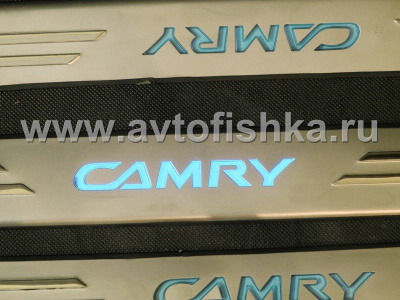 Toyota Camry V30 (2002-2006) накладки порогов дверных проемов, из нержавеющей стали с подсветкой CAMRY.